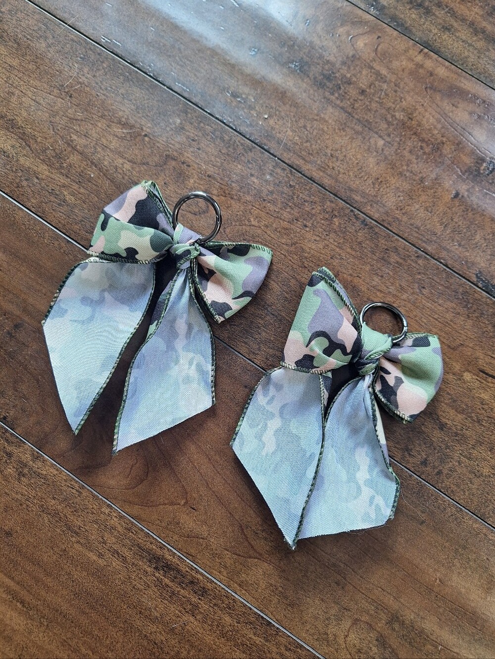 6 Inch Camo Boot Bow Clips - Picture 3 of 4